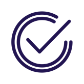 Femeie cu bluza verde, care ține în mână un dispozitiv VEEV